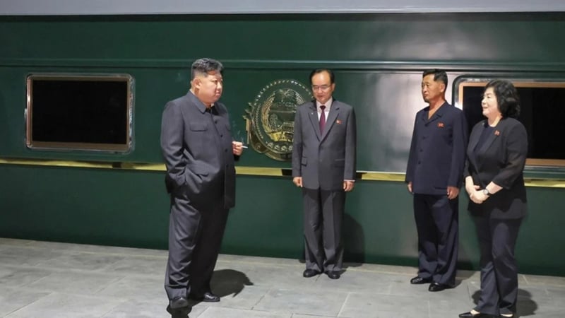 বুলেটপ্রুফ ট্রেনে চীন সফরে গেলেন কিম জং উন